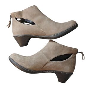 Dansko Bonita Bootie Taupe Suede Ankle Boots Woman's size 8